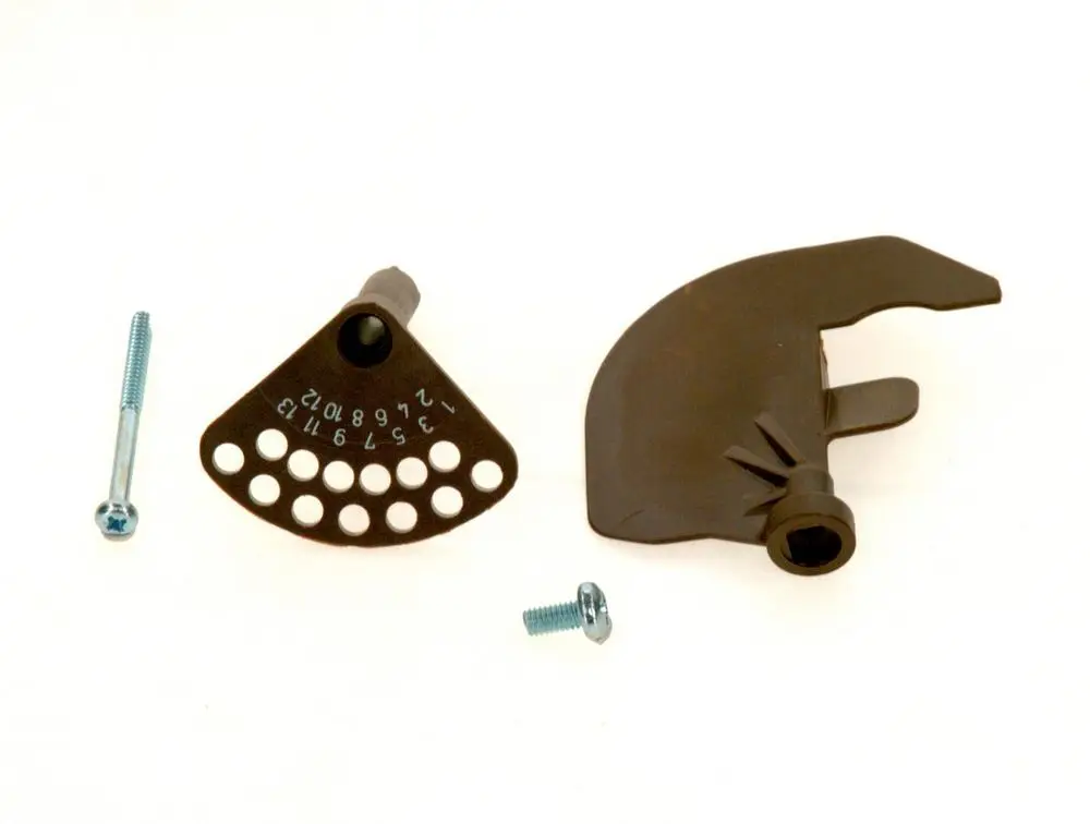 Zwei Komponenten aus Kunststoff, eine mit Löchern, die andere mit einer abgerundeten Form, zusammen mit zwei Schrauben. Produkt von Bosch für mechanische Anwendungen.